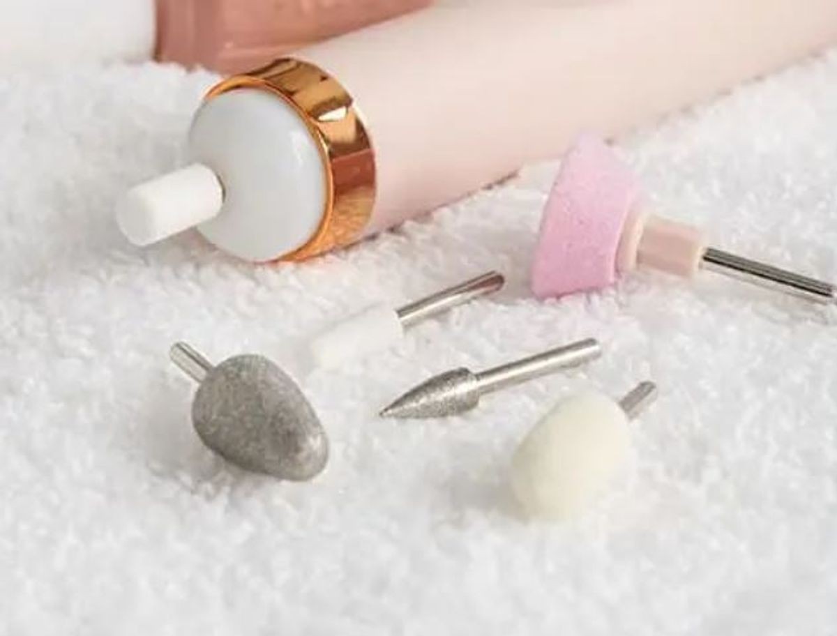 FLAWLESS NAILS